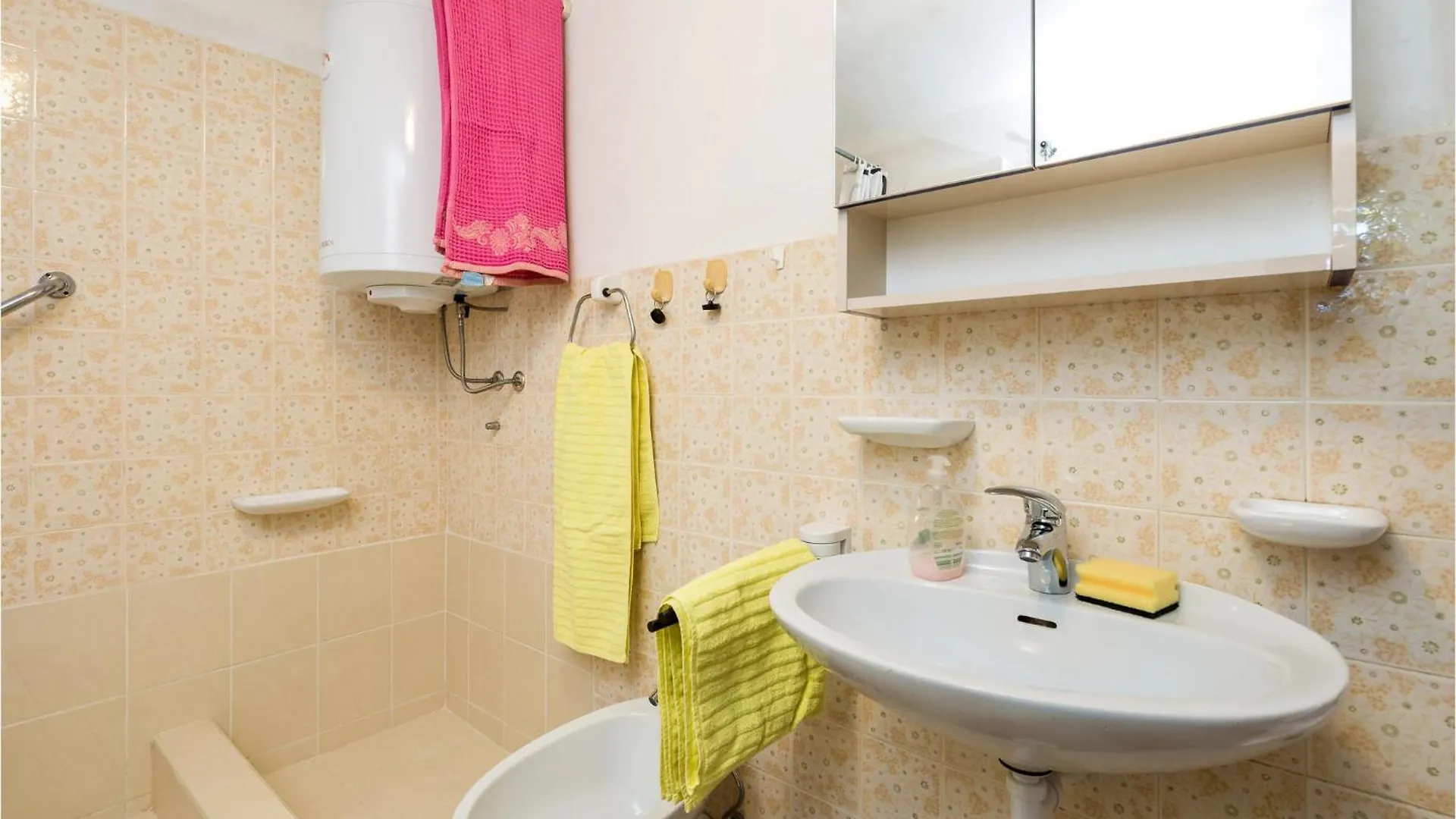 3 Bedroom Lovely Home In Nerezine Holiday home